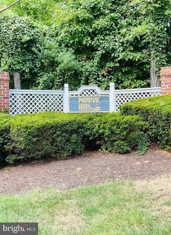 Building Photo - 404 Potomac Hills Dr