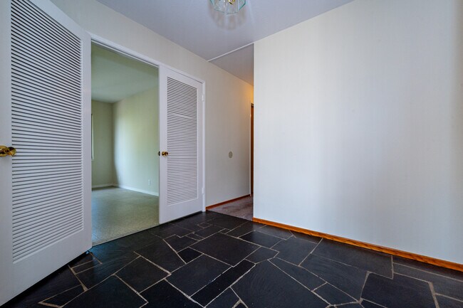 Building Photo - 1170 Tuolumne Ct