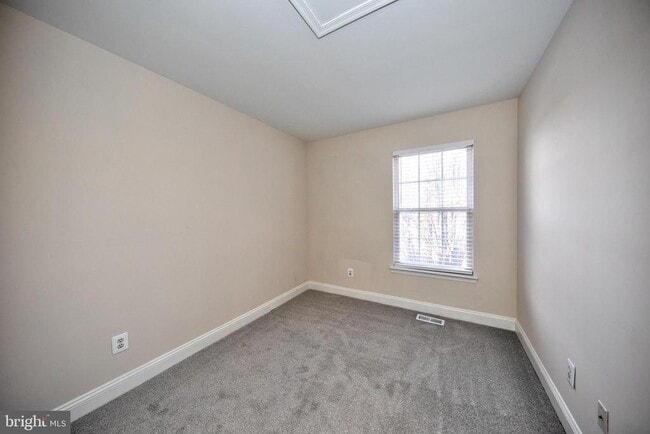 Building Photo - 580 Callander Way