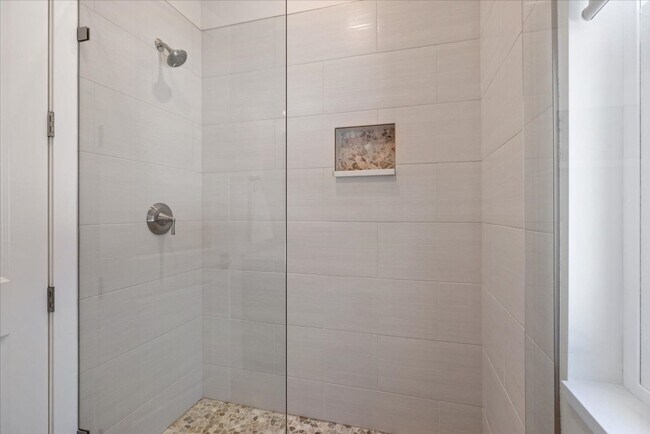 Building Photo - Furnished, Yearly 4bd Home on Siesta Key