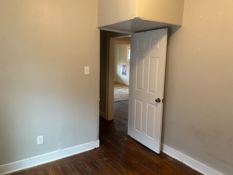 Building Photo - 15521 Log Cabin St