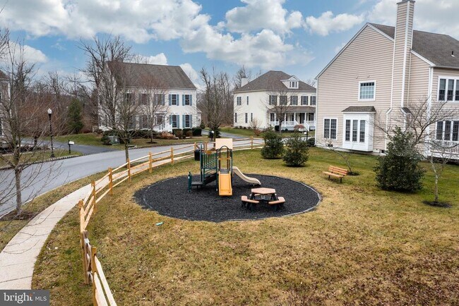 Building Photo - 311 Elmhurst Dr