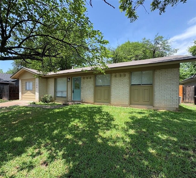Building Photo - 106 E Longspur Blvd
