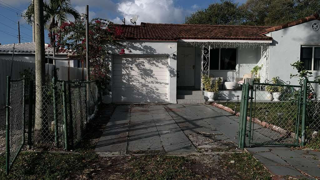 Building Photo - 2131 Arthur St