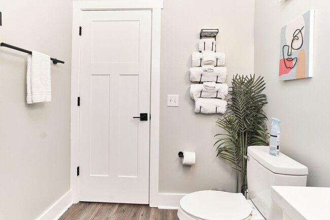 Building Photo - Fully Furnished 2BD Duplex in the Heart of downtown Indy!