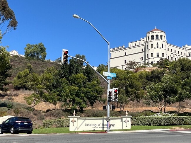 Building Photo - 5430 Linda Vista Rd