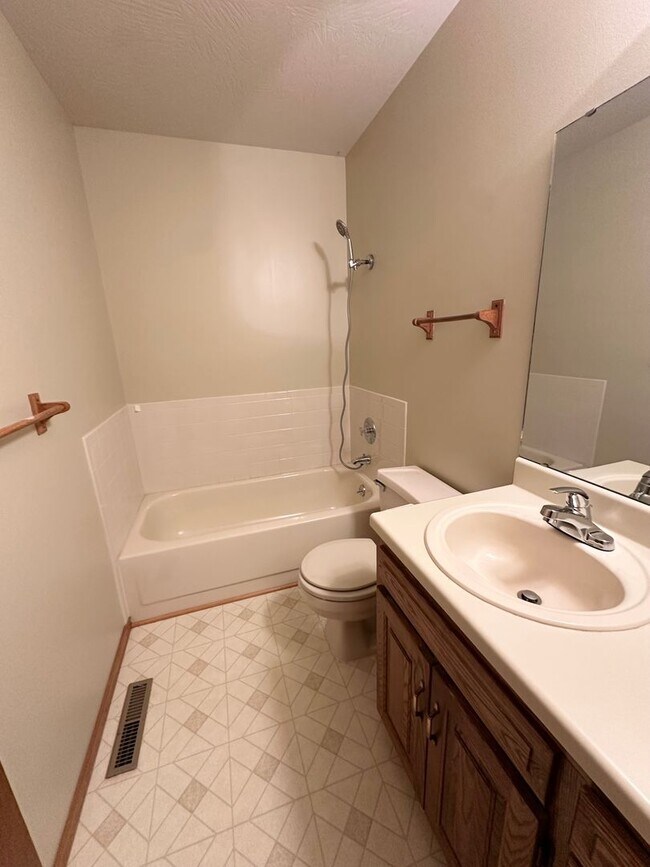 Building Photo - Charming 3 Bedroom Brick Home with Fenced Backyard