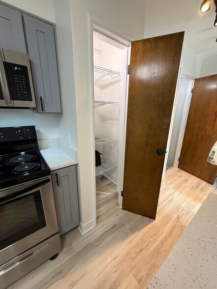 Kitchen Pantry - 470 E Vallette St