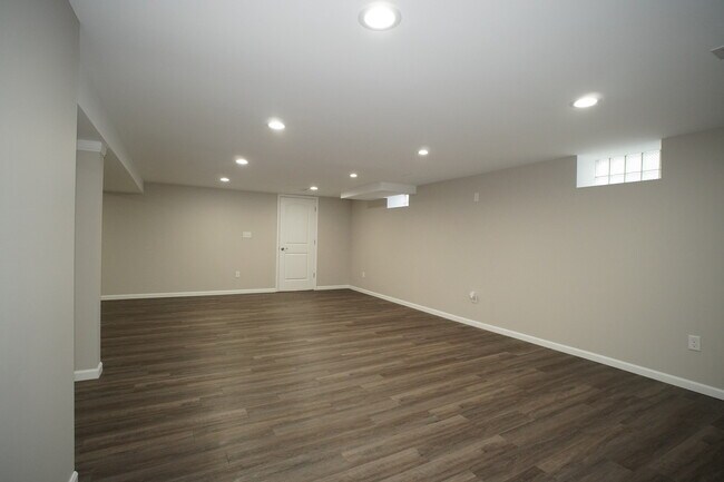 Building Photo - 6092 Cleveland St