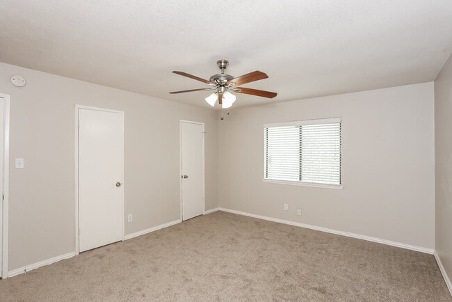 Building Photo - 616 Prairie Ln