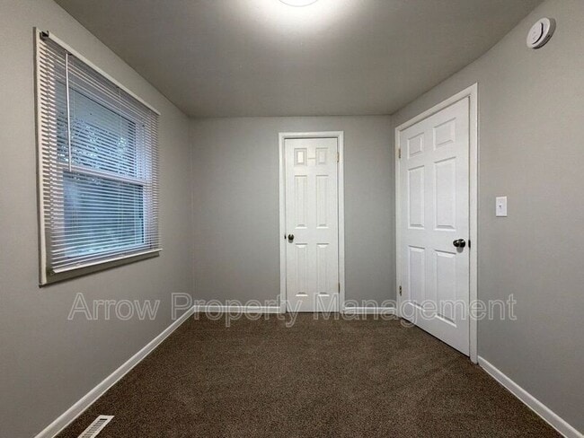 Building Photo - 5421 Benton St