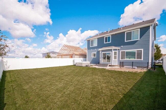 Building Photo - 1120 Monroe Dr
