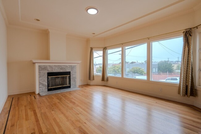 Building Photo - Spacious 2 Bedroom Home Near Stonestown