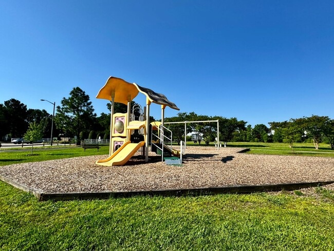 Building Photo - Available 08-08-25 in Cedar Crossing! A Pe...