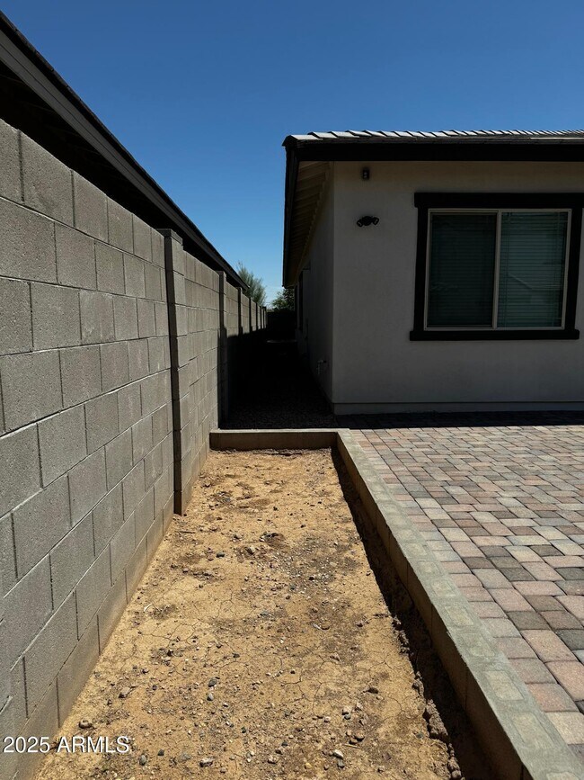 Building Photo - 5526 N 107th Ln