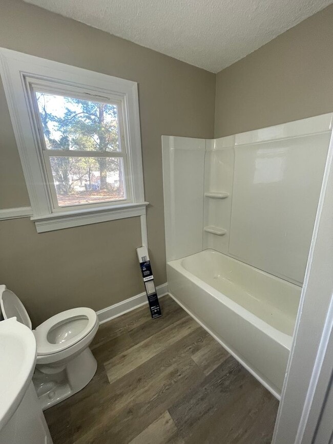 Building Photo - 512 Macon St S