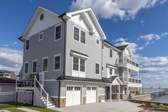 Building Photo - 139 Gibbs Ave