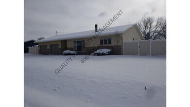 Building Photo - SPACIOUS 3-BEDROOM 2 BATH HOME FOR RENT