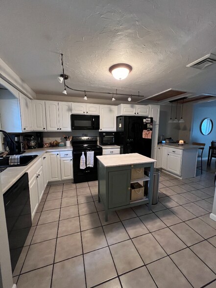 Building Photo - 129 Fisherville Rd