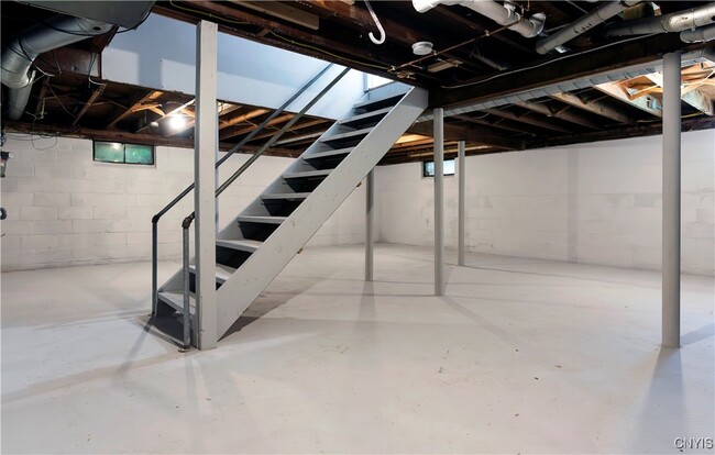Building Photo - 202 Fairway Dr