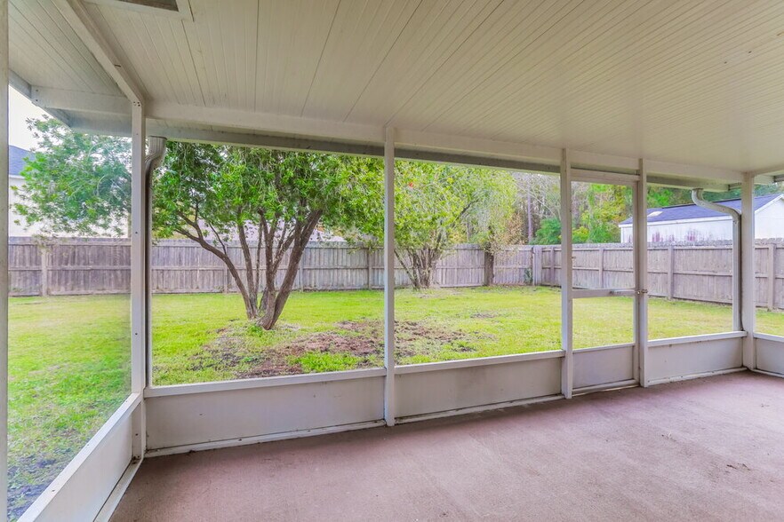 Building Photo - 2081 Frogmore Dr