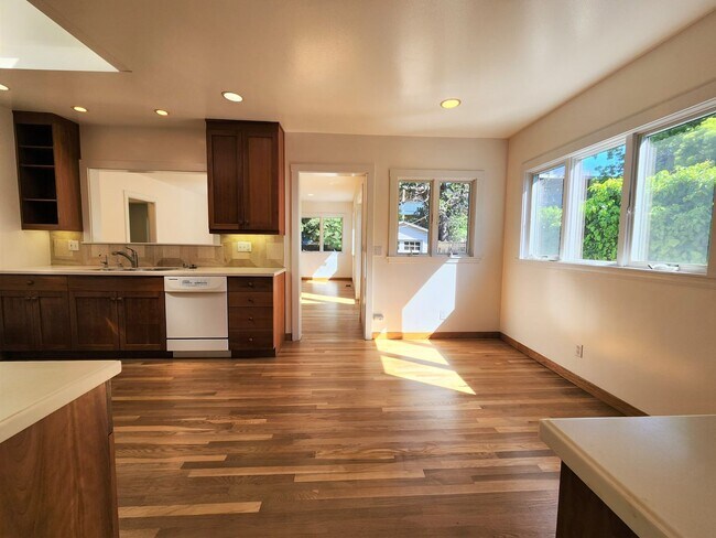 Building Photo - Charming Single Family Home in Downtown Palo Alto Available Now!