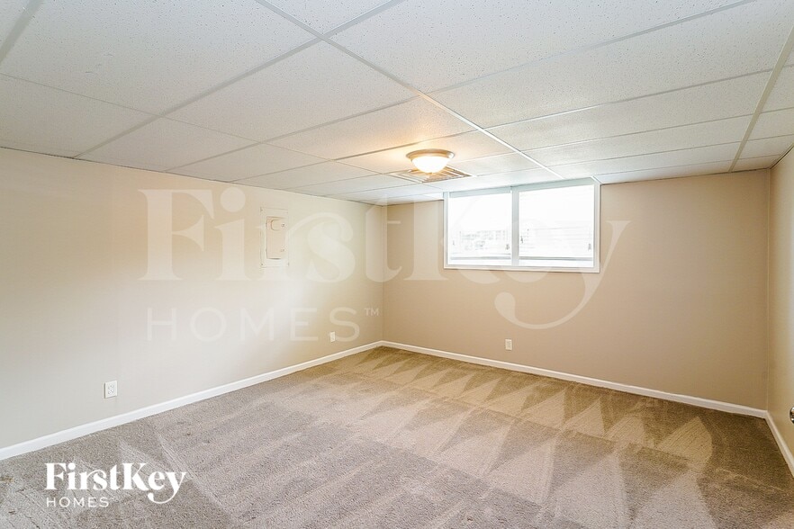 Building Photo - 2270 Provo Dr