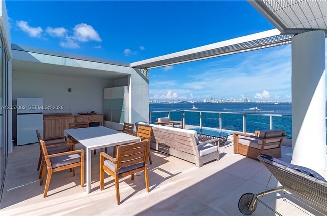 Building Photo - 1331 Brickell Bay Dr
