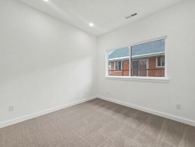 Building Photo - 3538 S Hudson St