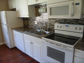 Building Photo - 5526 Humbert Rd