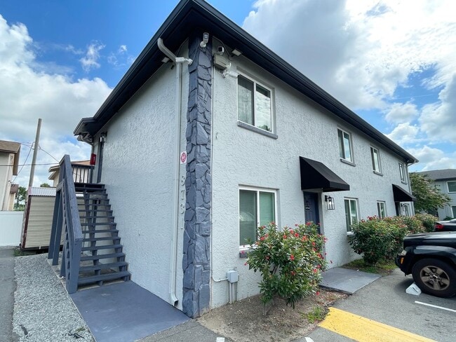 Building Photo - The Grove Floor Plan- Updated 2BD, 1BTH