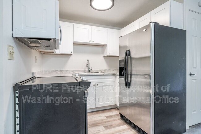 Building Photo - 6417 151st St NW