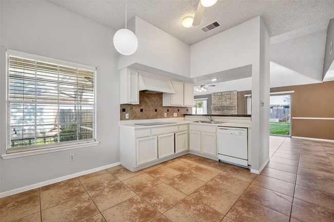 Building Photo - 11415 Chariot Dr