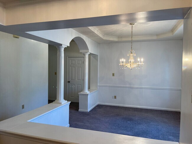 Building Photo - Beautiful 4-Bedroom Ranch in Courthouse Es...