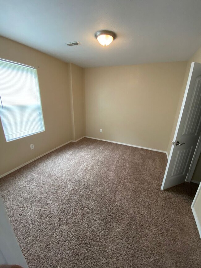 Building Photo - Spacious 4-Bedroom Home Just Minutes from Ft. Leonard Wood