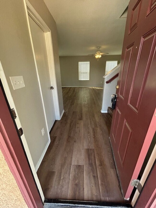 Building Photo - *Move-in special $500 off 1st month's rent...