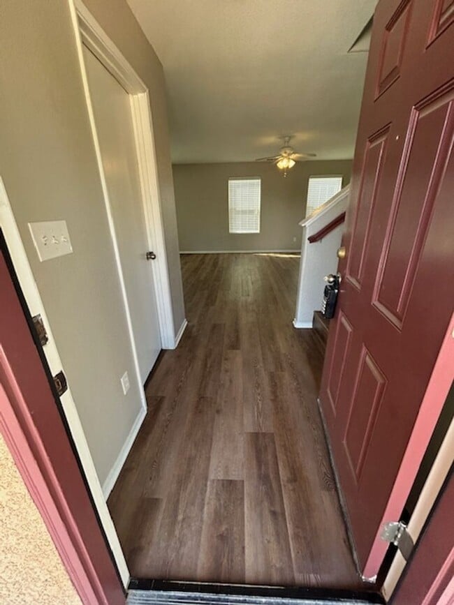 Building Photo - Newly remodeled 3 bedroom 2.5 bathroom in ...