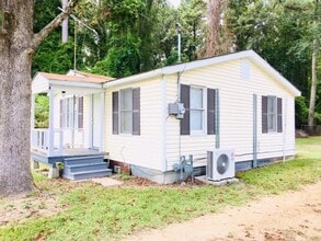 Building Photo - 321 Vernon St