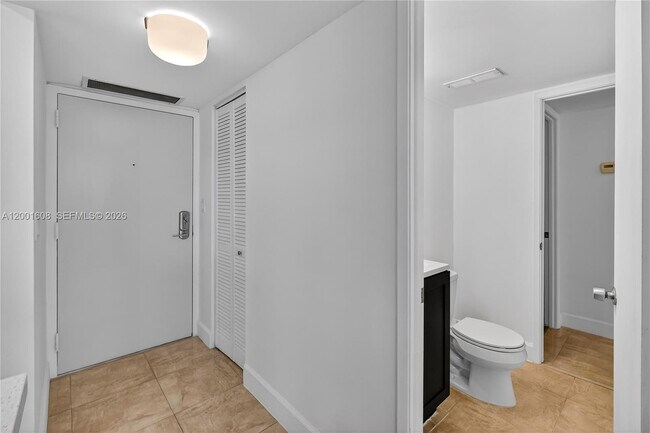 Building Photo - 600 NE 36th St