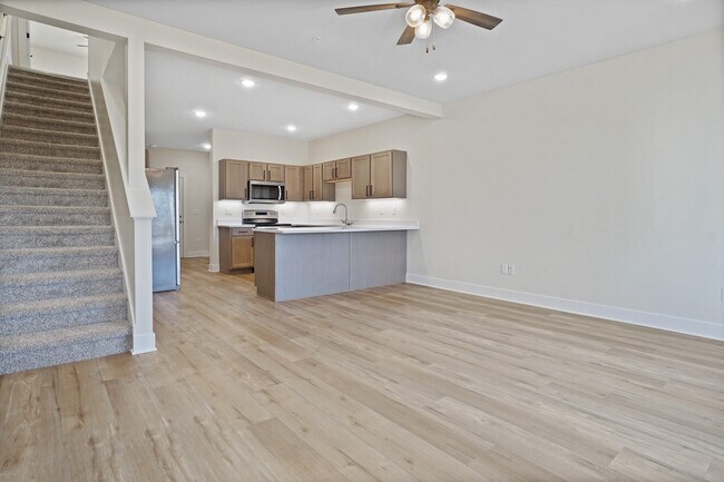 Building Photo - 116 Eiche Dr