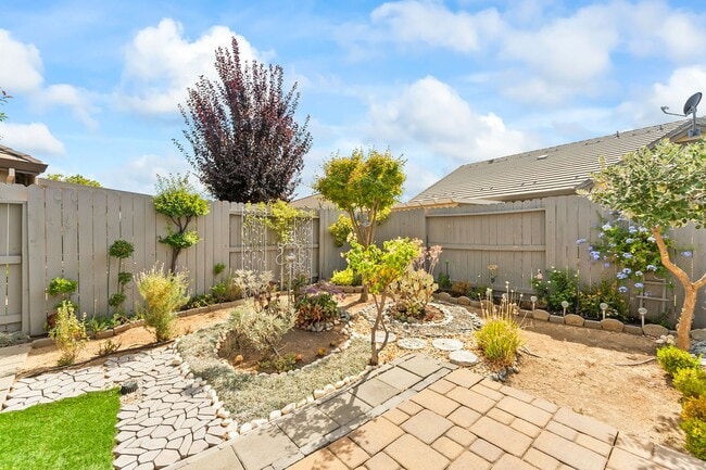 Building Photo - 9876 Sunderland Way