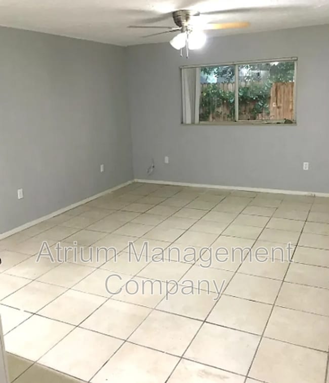 Building Photo - 2399 Eastwood Dr