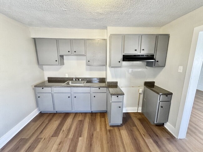 Building Photo - 2071 Hubert Ave