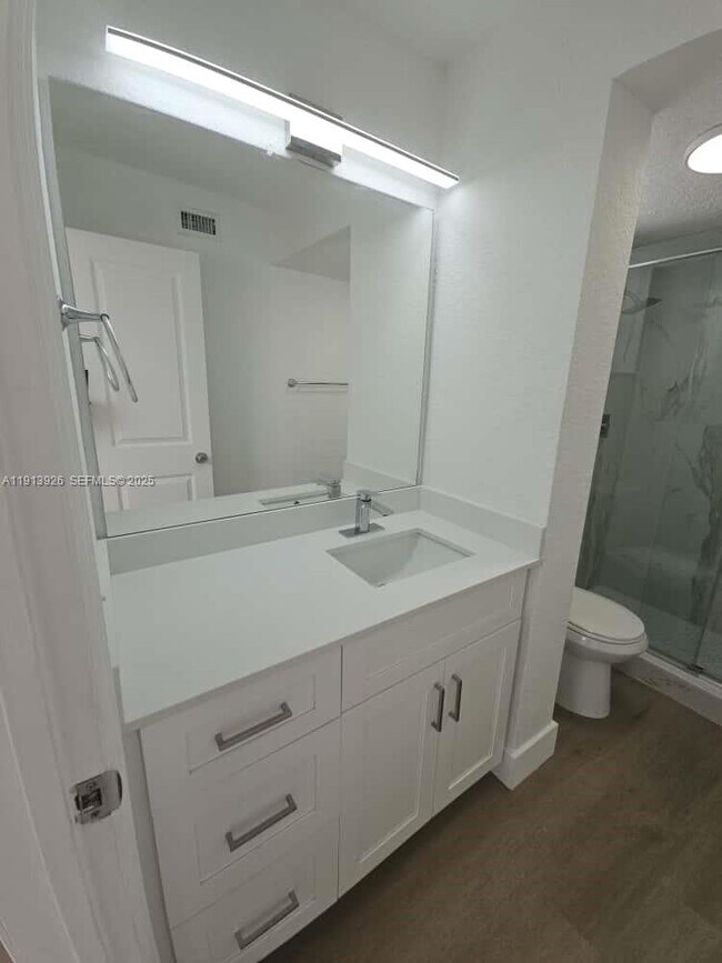 Building Photo - 8101 Crespi Blvd