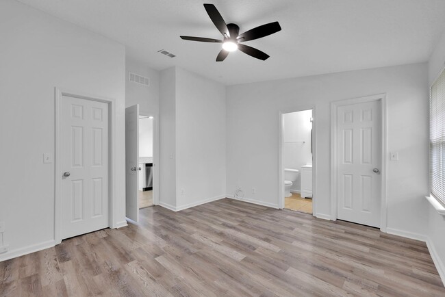 Building Photo - Welcome to this charming 3-bedroom, 2-bath...