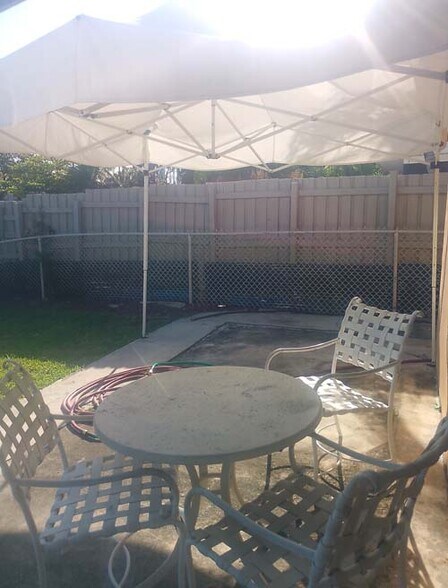 Building Photo - 2720 Bruce Ter