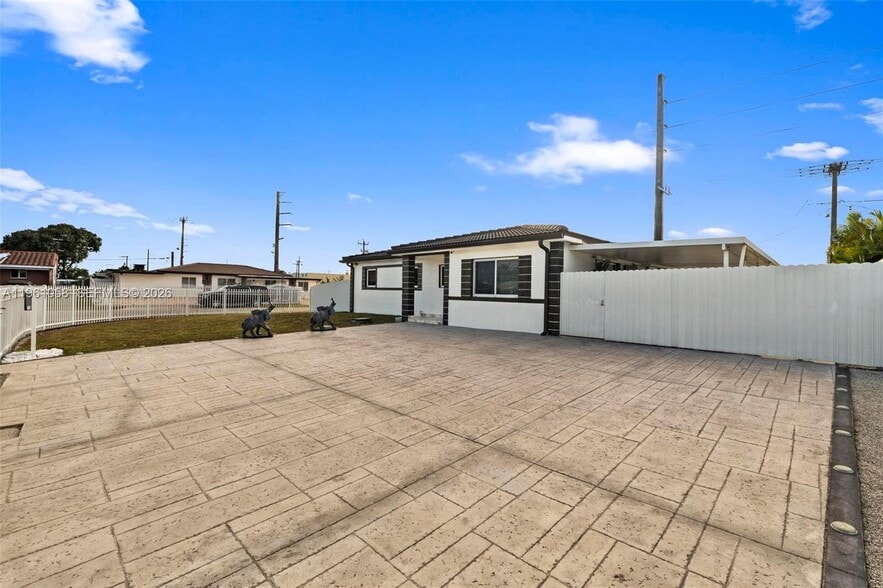 Building Photo - 8300 NW 35th Pl