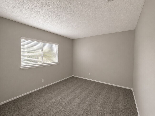 Building Photo - Completely updated Ventura beauty with over 2,000 square feet, TWO living areas, and a downstairs...