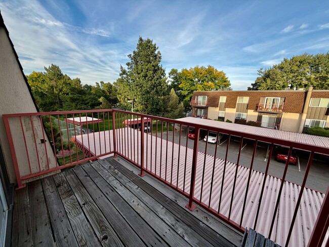Building Photo - Quiet & Private Condo Retreat in the Heart...