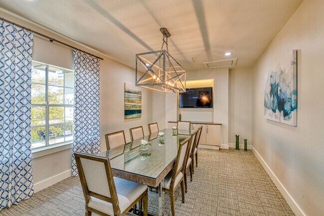 Building Photo - 3300 Cummins St